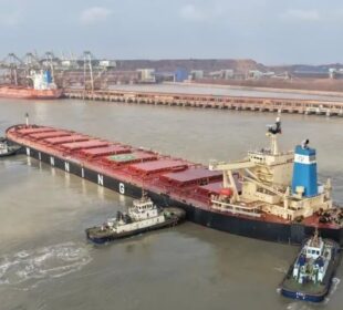 China Receives Simandou Iron Ore Shipment