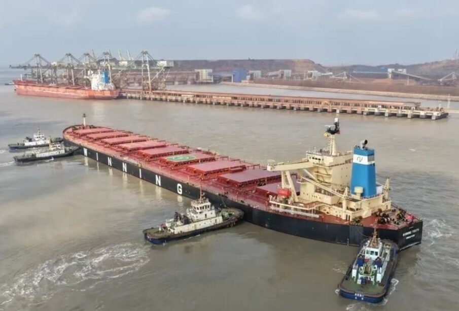 China Receives Simandou Iron Ore Shipment