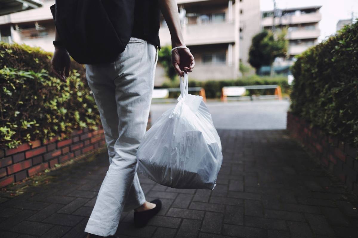 Hold On to Your Rubbish, one of the rules as visitors to japan