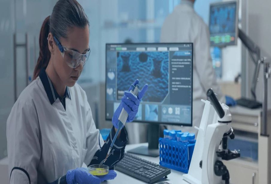 A lady Making use of Artificial Intelligence in a lab