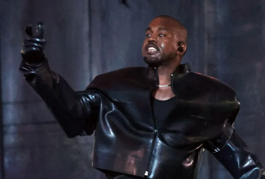 Kanye West prforming on the stage