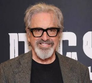 Robert Carradine in an event