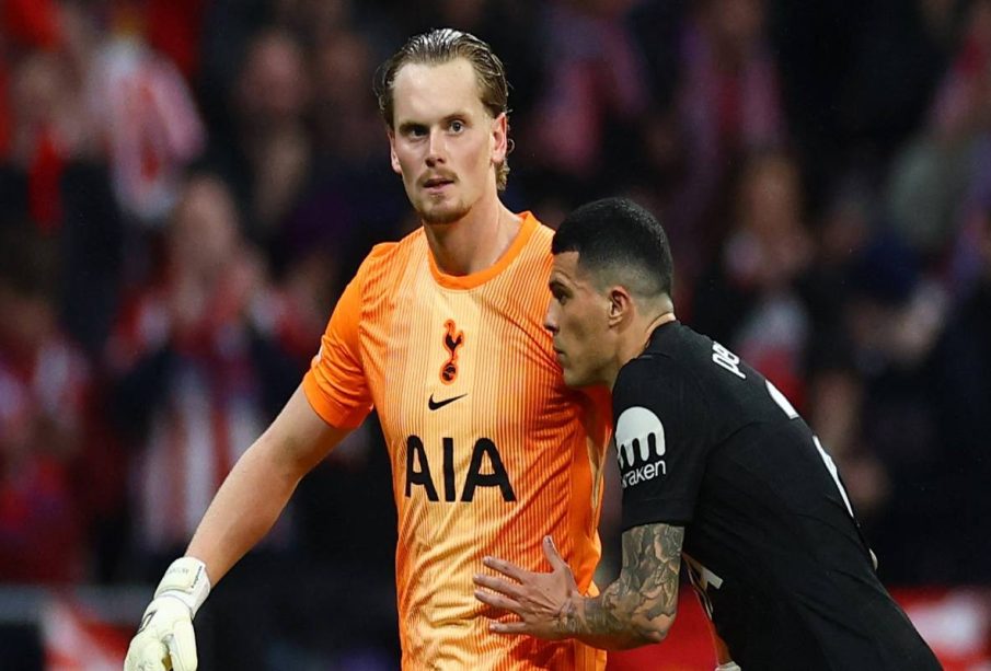 Antonin Kinsy on the field, illustrating Tottenham Hotspur’s crisis