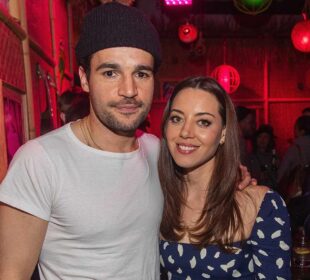 Aubrey Plaza and Chris Abbott