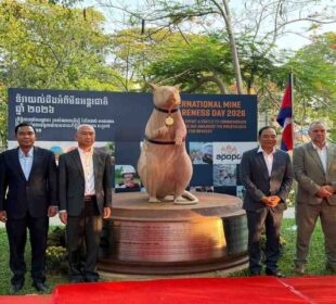 Hero Rat Magawa with Statue