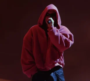 Justin Bieber performing on the stage