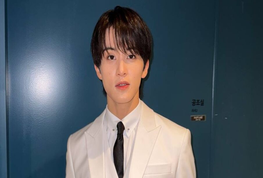 Mark Lee in an event