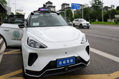 A Robotaxi malfunction stalled on the road